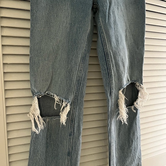 Abercrombie 90s Ultra High Rise Straight Jeans, Ripped Medium Wash 24S - Picture 2 of 5